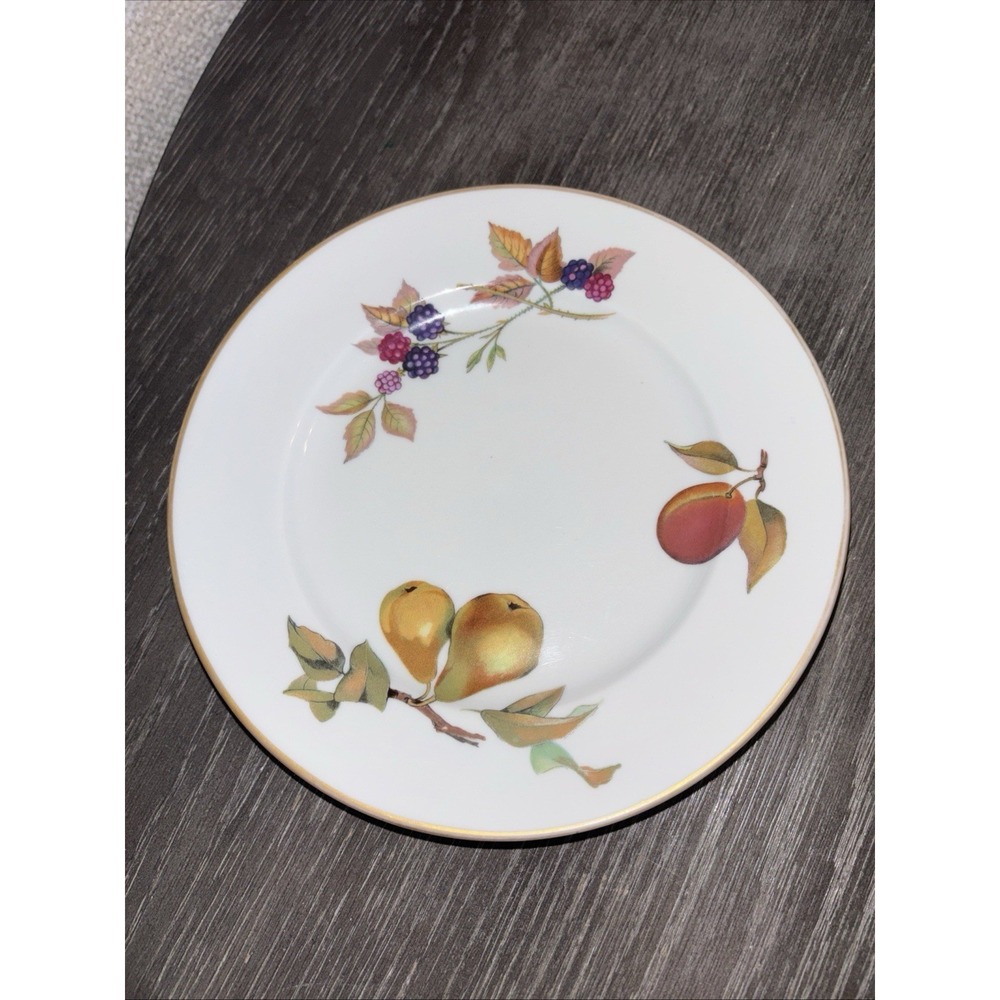 VINTAGE SET OF FOUR ROYAL WORCESTER EVESHAM GOLD PORCELAIN SALAD PLATES 8-1/4"